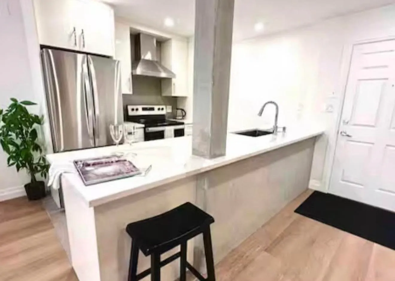 1 bed, 719 sqft, $2,200 — Photo 2