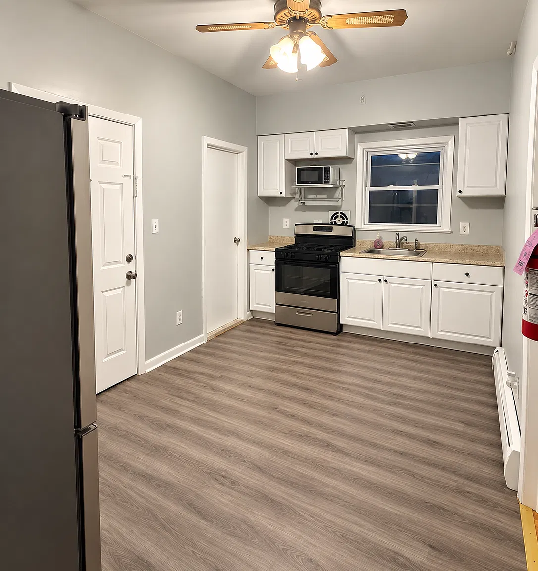 2 bed, 600 sqft, $2,050 — Photo 2