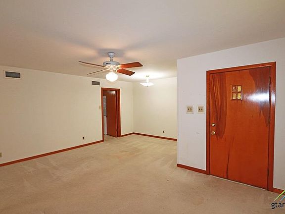 3rd image of 1015 Guinn Dr
