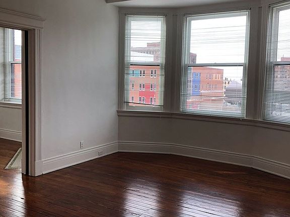 3rd image of 1200 Race St #8