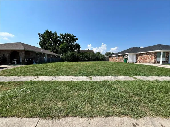 8532-34 Regiment Dr, Chalmette, LA 70043