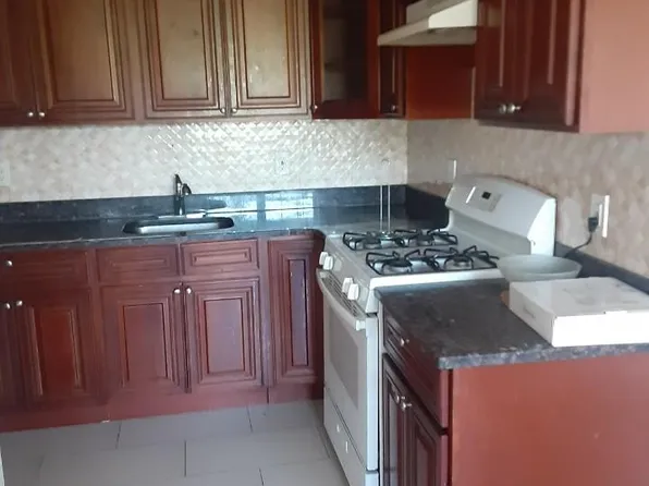 736 Blake Avenue image 1 of 10