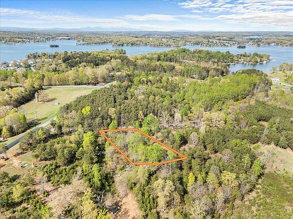 2nd image of 1 Lakestone Rd
