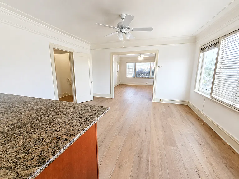 1145 1/2 S Kenmore Ave #1145-1/2 — Photo 8