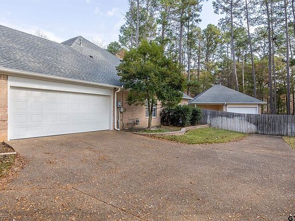 5th image of 18165 Forest Glen Cir