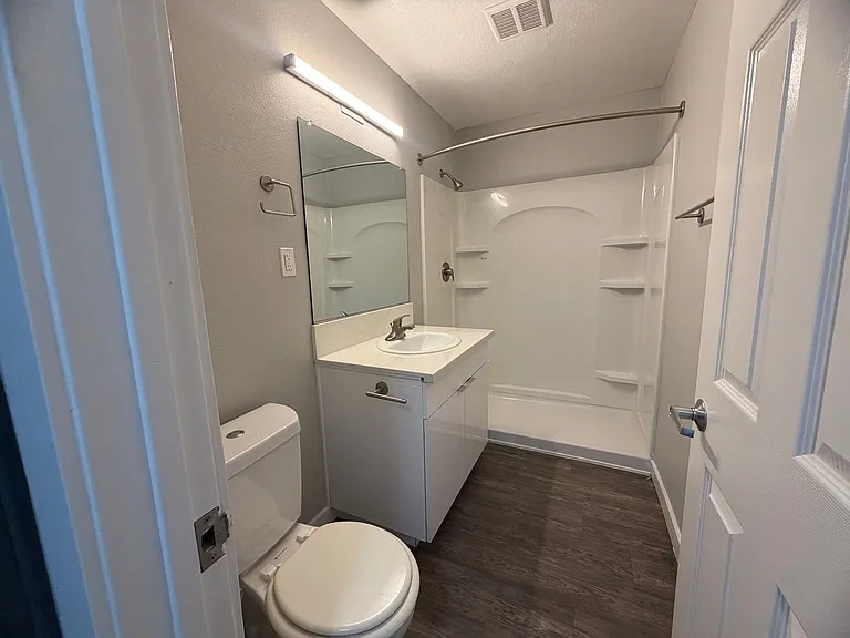 The Circle Apartments at Long Beach — Photo 93