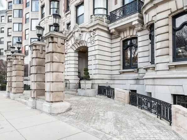 390 Commonwealth Ave APT 210, Boston, MA 02215