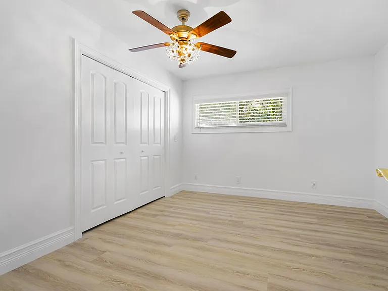 3924 Versailles Dr — Photo 9