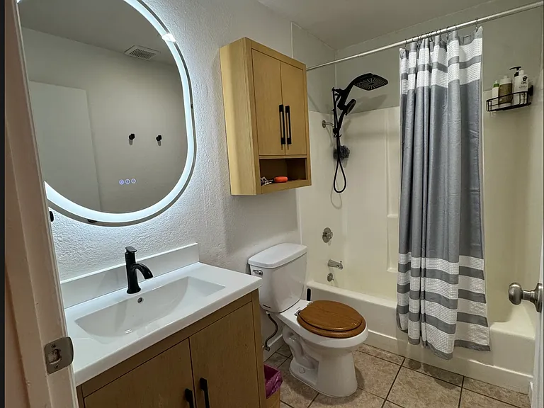 Second bathroom.