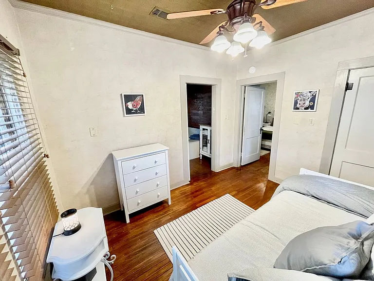 412 W Milam St — Photo 14