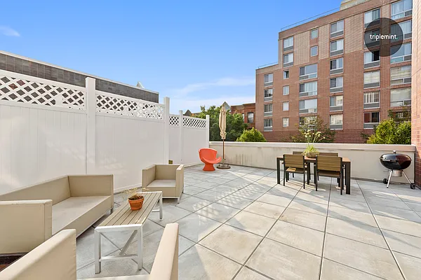 Sold by Triplemint | media 15