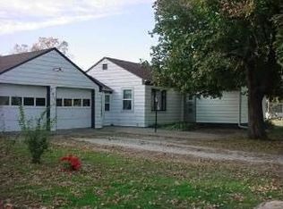 305 N Mason St, Sheffield, IL 61361
