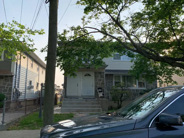 1053 Hartman Ln, Far Rockaway, NY 11691