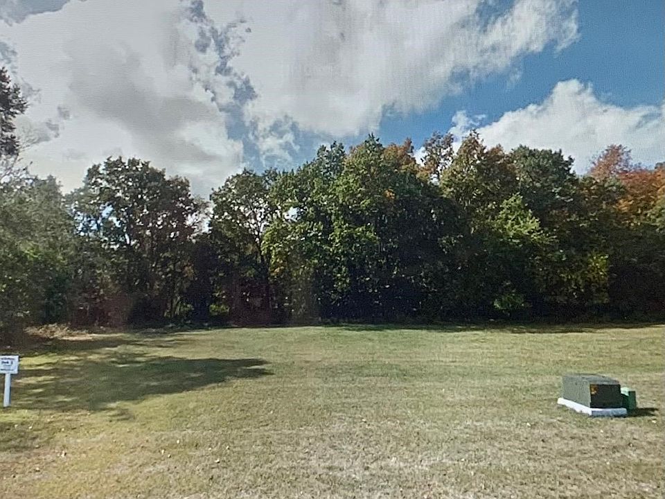2nd image of 902 Nottingham Dr