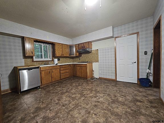 2nd image of 712 W Maple St
