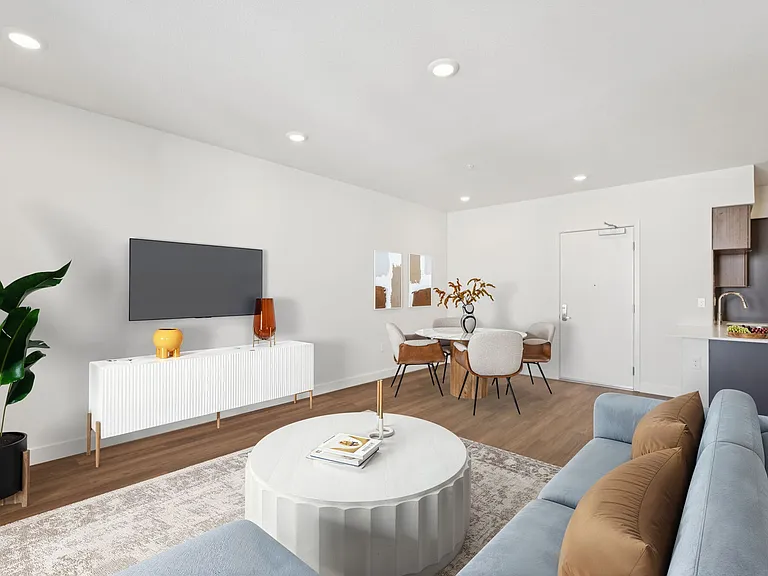 Crescent Apartments — Photo 6
