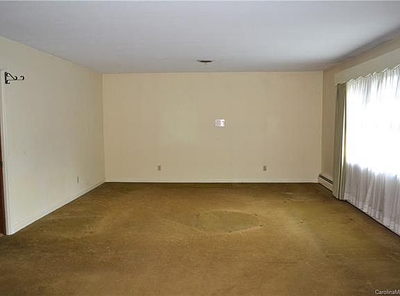 4th image of 203 Woodlawn Dr