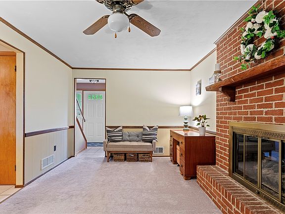 5th image of 1820 Edward Dr