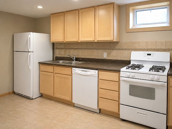 4th image of 2701 Delaware St SE APT 4