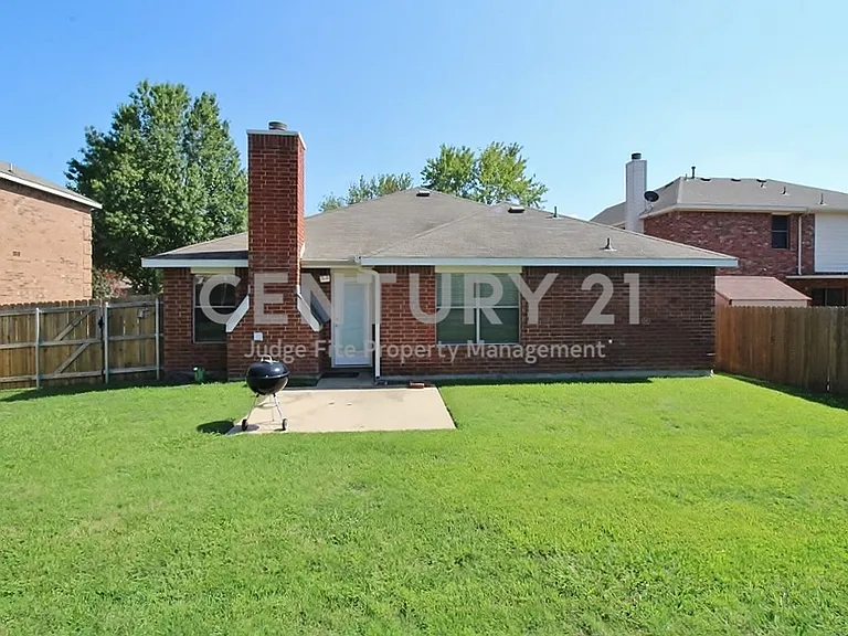 2816 Park Springs Dr — Photo 29