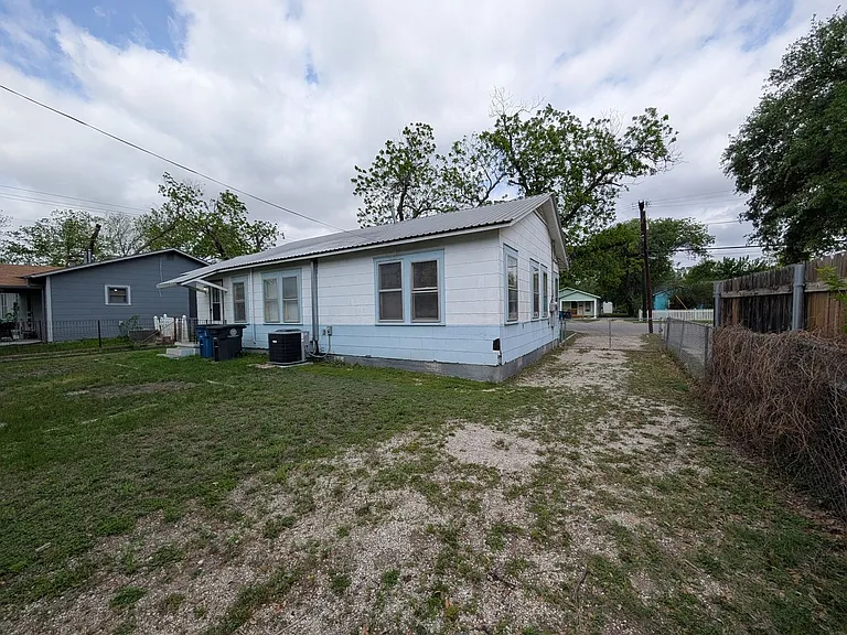1185 W Mill St — Photo 37