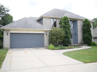 27W211 Waterford Dr, Winfield, IL 60190