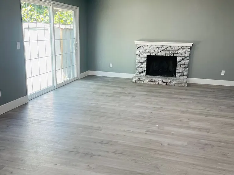 1085 Piedmont Dr — Photo 4