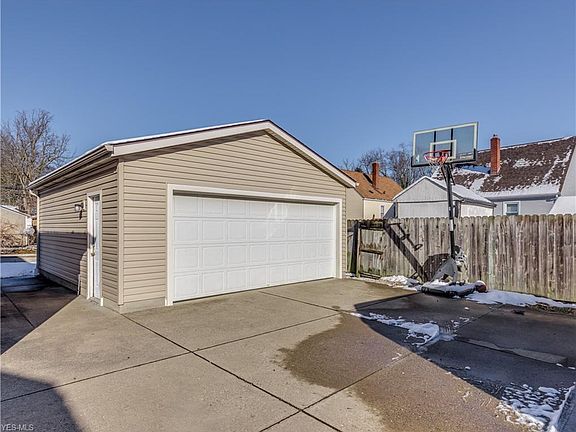 4th image of 307 E Park Blvd