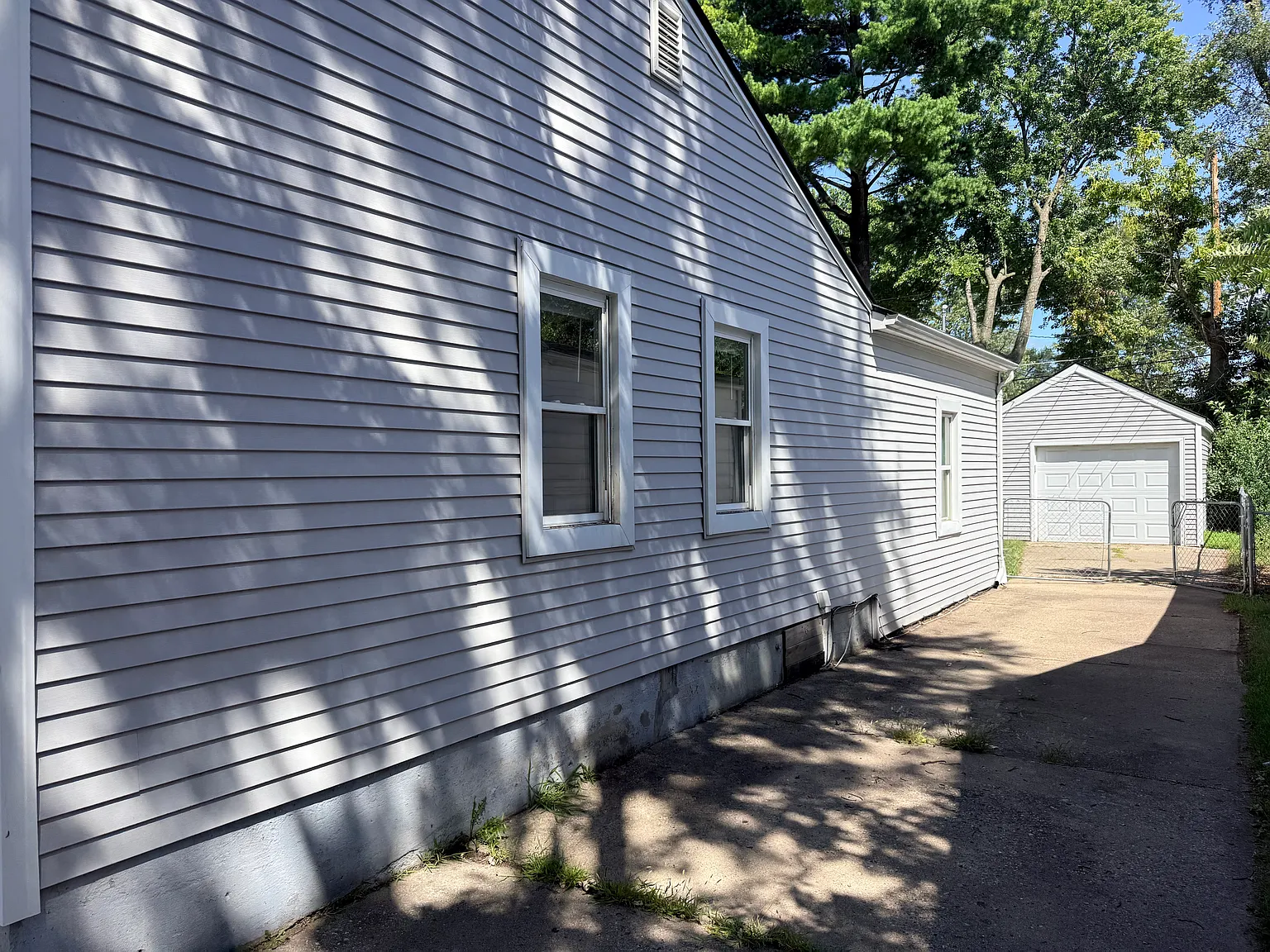 3 bed, 1100 sqft, $1,545 — Photo 3