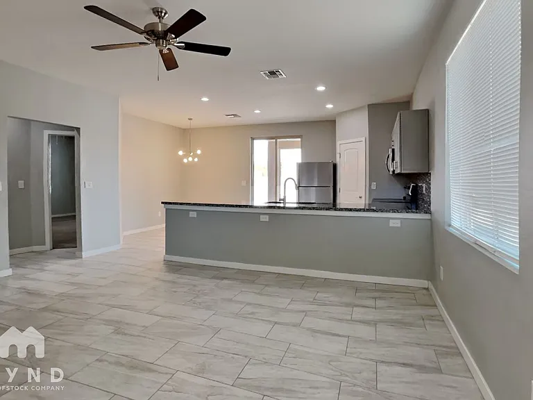 6041 S 8th Pl — Photo 3
