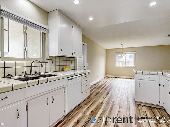 3rd image of 1217 Yorktown Ln