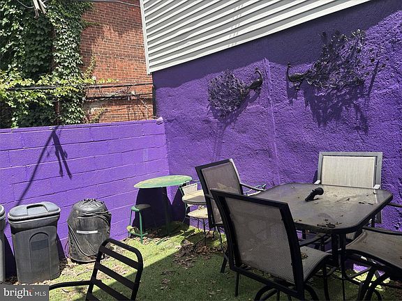 3rd image of 2503 W Oakdale St