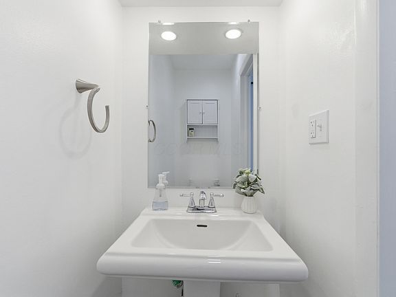 5th image of 5272 Westbury Dr #13-B