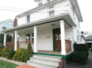 225 Fulton St, Westbury, NY 11590