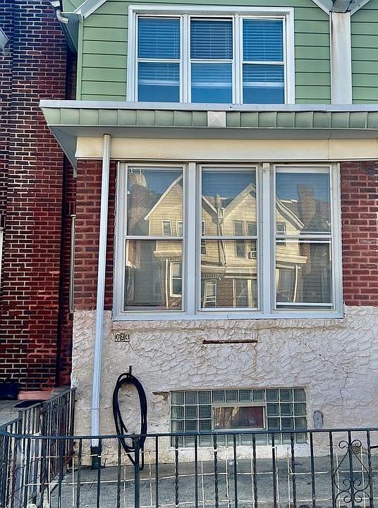 1st image of 124 W Spencer Ave