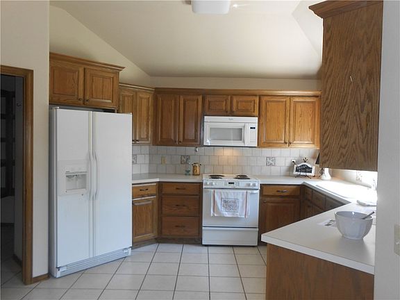 I cook, you clean.... what a great place to cook or clean!