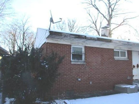 3rd image of 3642 N Whittier Pl
