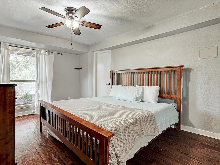 8804 Mountain Ridge Dr #B — Photo 11