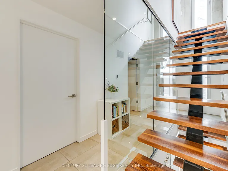 81 Dagmar Ave — Photo 36