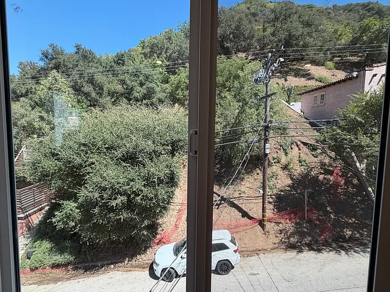 8535 Lookout Mountain Ave — Photo 21