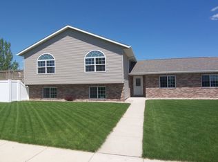 619 Hunters Ridge Rd, Brookings, SD 57006