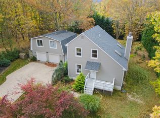 33 Whalers Dr, Sag Harbor, NY 11963