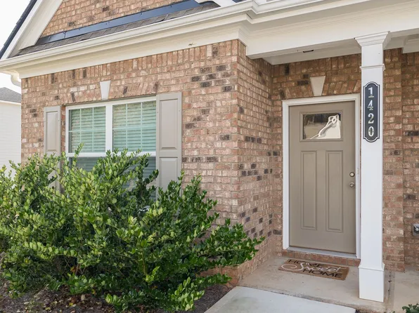 1420 Day Dr, Bogart, GA 30622