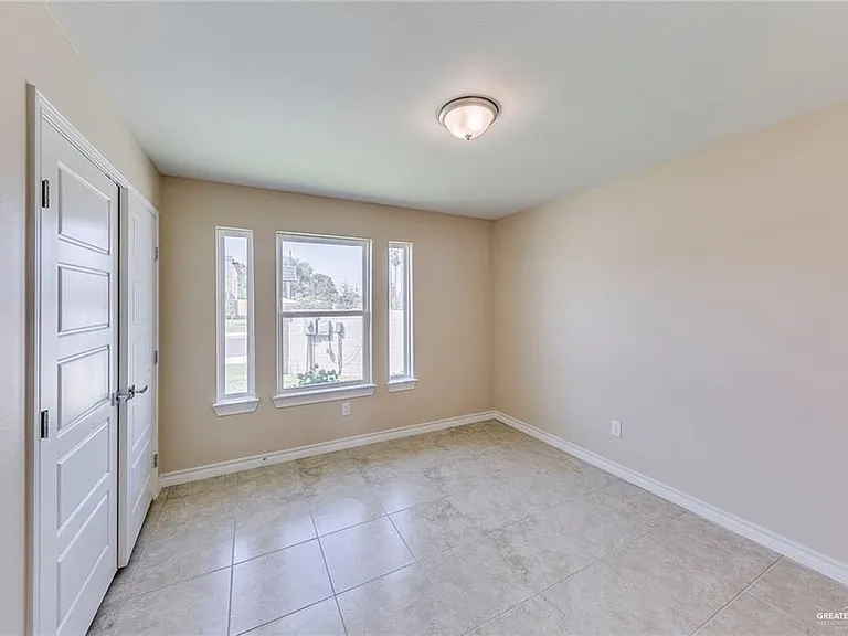 5201 Umar Ave — Photo 9