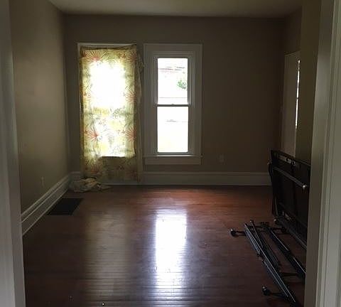 3rd image of 1731 Oak St
