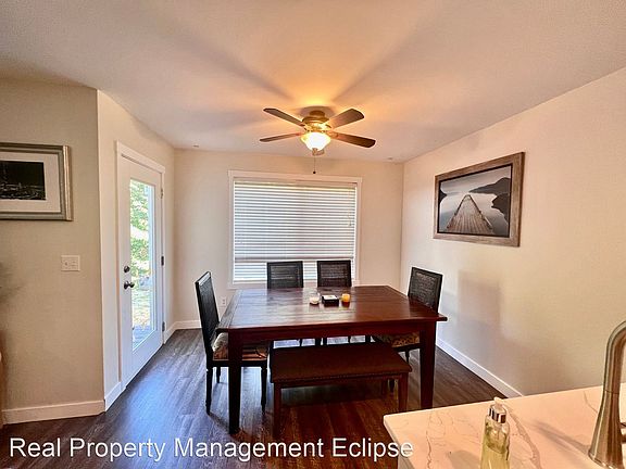 5th image of 819 124th Ct NE