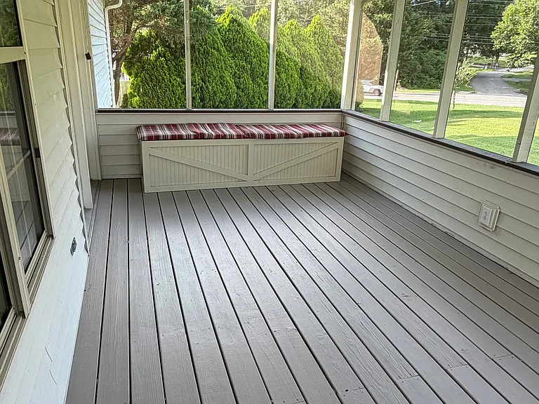 1195 N Franklin Ave — Photo 9