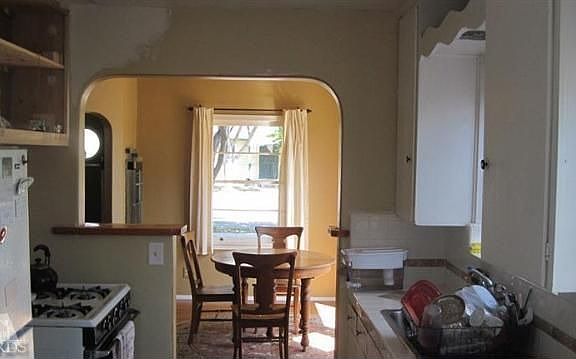 4th image of 615 Howard St