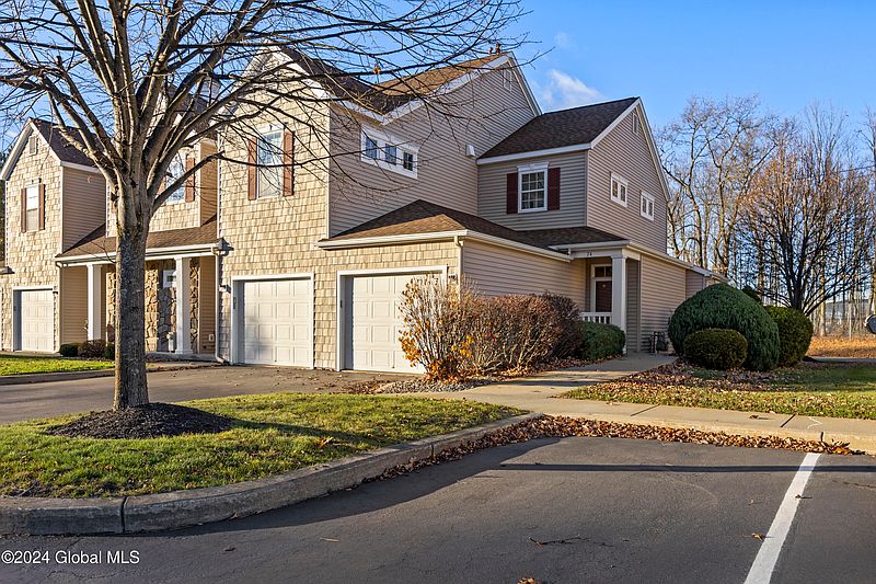 4th image of 74 Knollwood Hollow