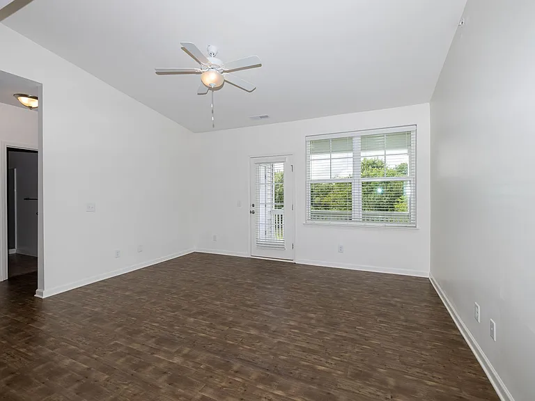 Raintree Townhomes 5 Units — Photo 10